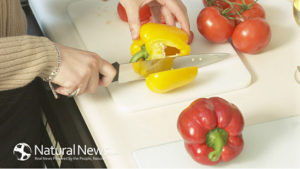Slice-Bell-Peppers-Knife-Tomatoes-650X