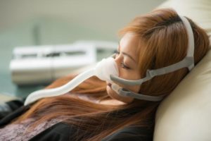 woman-using-sleep-apnea-machine