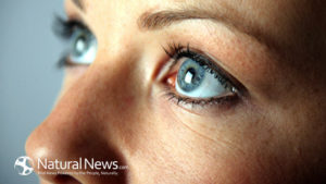 Closeup-Woman-Blue-Eyes-650X