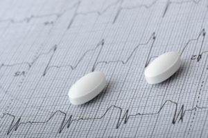 statin-tablets-on-heart-graph-paper